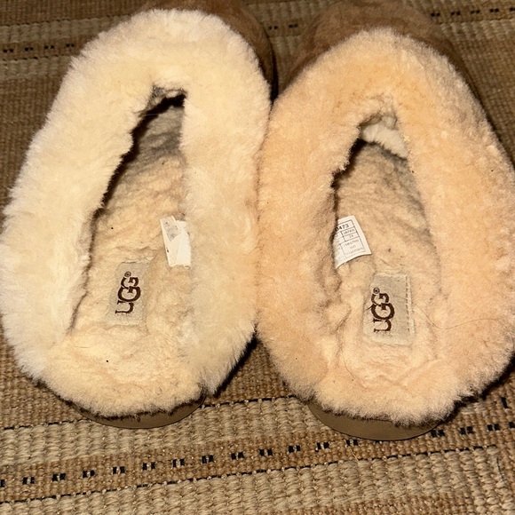 EUC UGG Cozy Tan Shearling Slippers - Picture 2 of 4